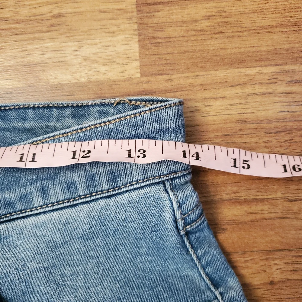 Forever 21 Size 29 Stretch High Rise Jean Shorts - Picture 3 of 6